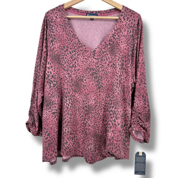 New Democracy V Neck Pick Up Hem Leopard Print Shirt Plus Size 2X Berry Pink - Picture 1 of 7